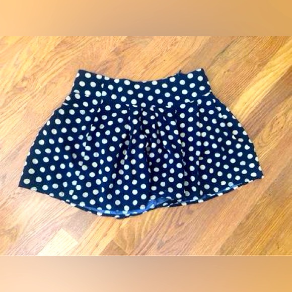 Shorts Women’s Size MediumNavy & Tan Polka Dot - Picture 1 of 3